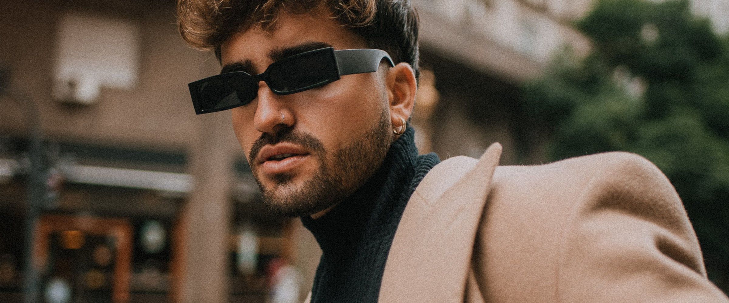 Man wearing Kova sunglasses in the city